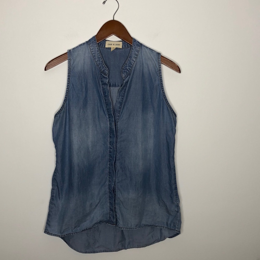 Cloth & Stone Chambray Sleeveless Button Down S